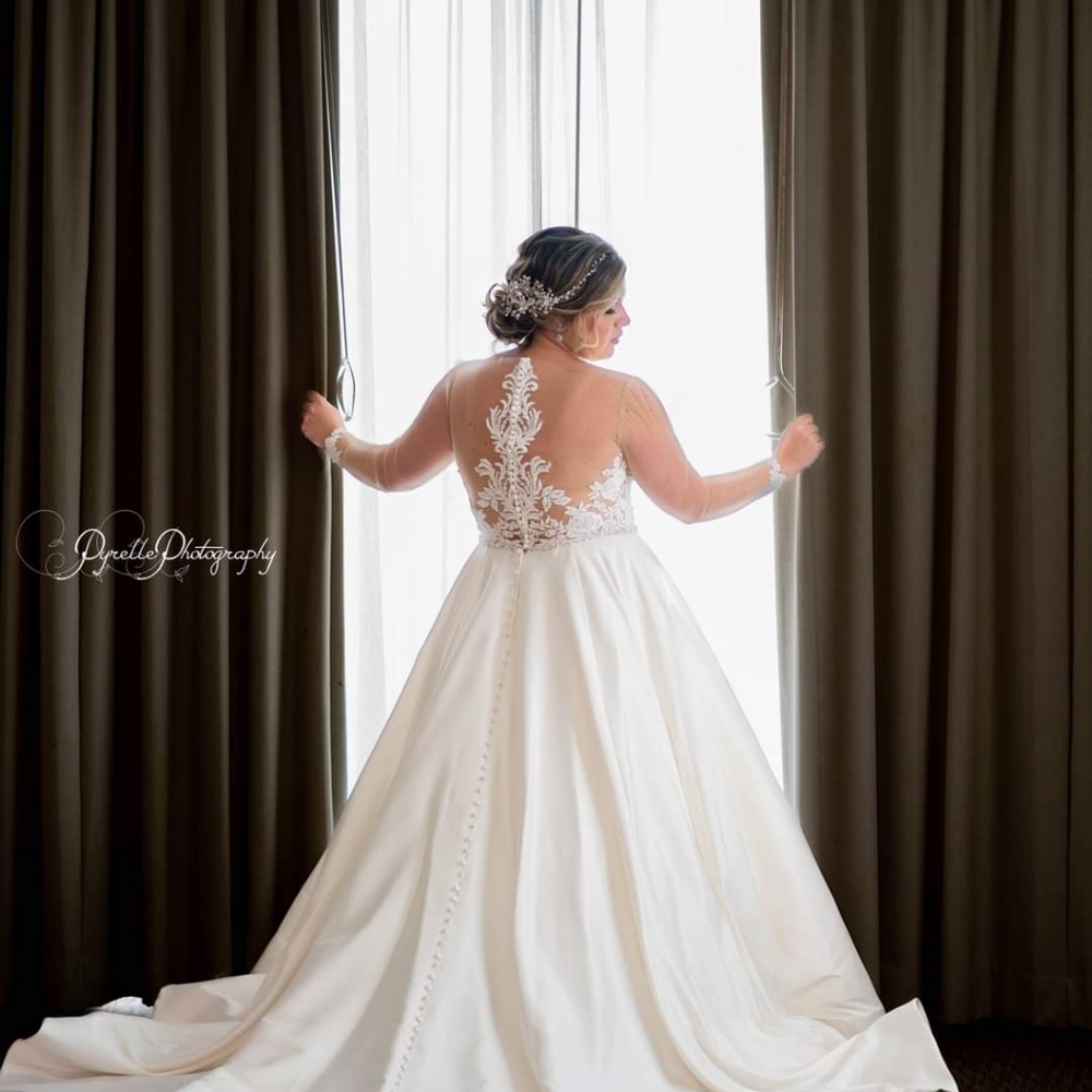 Allure Ballgown Ivory Wedding Dress